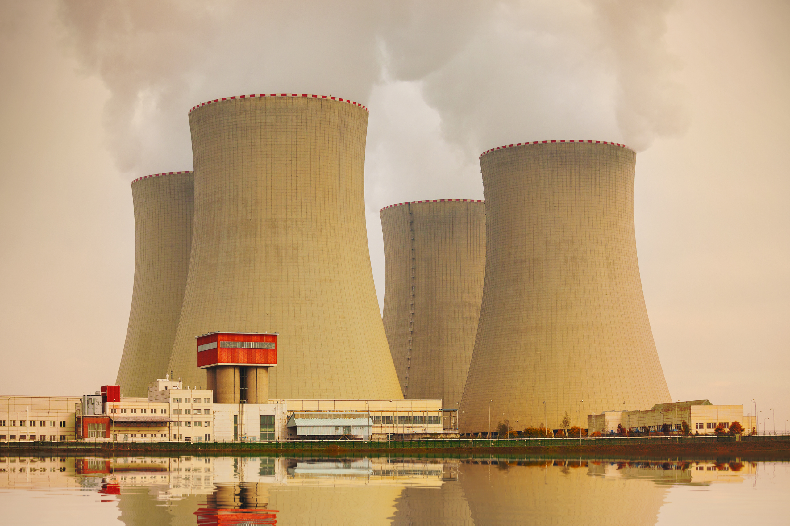 Фото атомной электростанции. АЭС сен-Лоран-ДЕЗ-О. Атомная энергия АЭС. Сен-Лоран-ДЕЗ-О. Атомная Энергетика Франции.